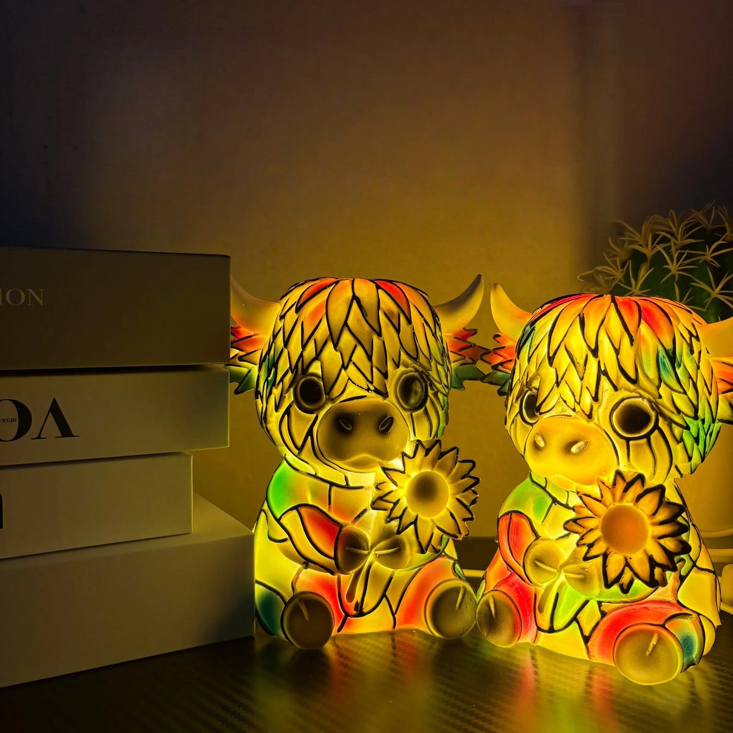 Creative Highland Cow LED Night Light, Ambient Night Lamp, Home Cartoon Animal Resin Figurine, Cute Decorative Lamp for Kids' Room & Living Area, Table Bedside Lamp, USB Powered Lamp